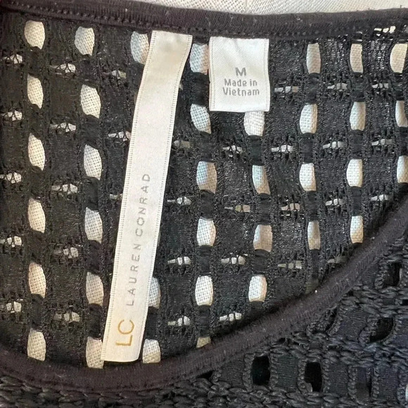 Lauren Conrad black top with flutter sleeves Size medium - Picture 7 of 8